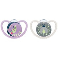 Nuk Space Night Silicone Soother 6-18m 2 Τεμάχια, Κωδ 10736621 - Λιλά / Λευκό  - Ορθοδοντική Πιπίλα Σιλικόνης που Λάμπει στο Σκοτάδι, με Σχεδιασμό που Επιτρέπει στην Επιδερμίδα να Αναπνέει