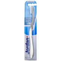 Jordan Clean Between Toothbrush Medium 0.01mm 1 Τεμάχιο, Κωδ 310035 - Γκρι - Μέτρια Οδοντόβουρτσα για Βαθύ Καθαρισμό με Εξαιρετικά Λεπτές Ίνες