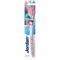 Jordan Ultralite Toothbrush Soft 1 Τεμάχιο Κωδ 310094 - Κρεμ - Μαλακή Οδοντόβουρτσα για Βαθύ Καθαρισμό με Εξαιρετικά Λεπτές Ίνες