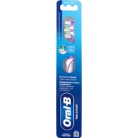 Oral-B Pro Expert Deep Clean Medium Toothbrush 1 Τεμάχιο - Μωβ - Χειροκίνητη Οδοντόβουρτσα με Μεσαίας Σκληρότητας Ίνες για Αφαίρεση Πλάκας & Αντιμετώπιση της Κακοσμίας του Στόματος
