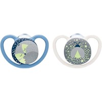 Nuk Space Night Silicone Soother 0-6m 2 Τεμάχια, Κωδ 10571254 - Μπλε / Λευκό  - Ορθοδοντική Πιπίλα Σιλικόνης που Λάμπει στο Σκοτάδι, με Σχεδιασμό που Επιτρέπει στην Επιδερμίδα να Αναπνέει