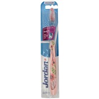 Jordan Individual Reach Medium Toothbrush 1 Τεμάχιο Κωδ 310040 - Ροζ - Μέτρια Οδοντόβουρτσα με Εργονομική Λαβή για Βαθύ Καθαρισμό