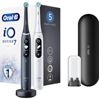 Oral-B iO Series 7 DUO Electric Toothbrushes Black & White 2 Τεμάχια - Ηλεκτρική Οδοντόβουρτσα με Επαναστατική iO Τεχνολογία, 5 Προγράμματα Επαγγελματικού Καθαρισμού, Αθόρυβη Λειτουργία σε Μαύρη & Λευκή Έκδοση