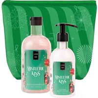 Lavish Care Promo Mistletoe Kiss Bath & Shower Gel 500ml & Glitter Body Lotion 300ml & Νεσεσέρ 1 Τεμάχιο - Αρωματικό Αφρόλουτρο & Κρέμα Σώματος με Αντλία & Glitter με Ευχάριστο Συνδυασμό Αρωμάτων Περγαμόντου, Κόκκινων Φρούτων & Σανδαλόξυλου με Γιορτινή Διάθεση