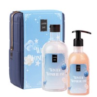 Lavish Care Promo Winter Wonderland Bath & Shower Gel 500ml & Glitter Body Lotion 300ml & Νεσεσέρ 1 Τεμάχιο - Ενυδατικό Αφρόλουτρο με Γλυκό Εορταστικό Άρωμα με Νότες από Κρέμα Βανίλιας, Βρώμης & Σανδαλόξυλου & Glitter με Ευχάριστο Συνδυασμό Αρωμάτων με Νότες από Κρέμα Βανίλιας, Βρώμης & Σανδαλόξυλου με Γιορτινή Διάθεση με Αντλία