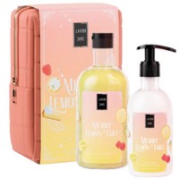Lavish Care Promo Merry Lemon Tart Bath & Shower Gel 500ml & Glitter Body Lotion 300ml & Νεσεσέρ 1 Τεμάχιο - Ενυδατικό Αφρόλουτρο με Απαλό Άρωμα Λεμόνι, απο Νότες Βανίλια & Μεθυστική κανέλα, για Γιορτινή Διάθεση & Glitter με Ευχάριστο Συνδυασμό Αρωμάτων που σου Φέρνει στο Μυαλό Λαχταριστές Χριστουγεννιάτικες Λιχουδιές με Αντλία