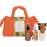 Fresh Line Promo Caribbean Coconut Shower Scrub 150ml & Coconut Body Water 150ml & Shimmering Body Oil 150ml & Δώρο Νεσεσέρ 1 Τεμάχιο - Εξωτικό & Χαλαρωτικό Απολεπιστικό Σώματος με Καρύδα & Εξωτικό & Χαλαρωτικό Αρωματικό Νερό Σώματος & Ξηρό Λάδι Λάμψης Σώματος