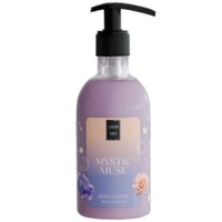 Lavish Care Mystic Muse Body Lotion 300ml - Ενυδατική Κρέμα Σώματος & Χεριών με Φρέσκο & Κομψό Άρωμα & με Λαμπερές Νότες Ζουμερού Αχλαδιού με Αντλία