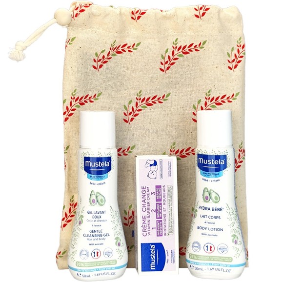 Δώρο Mustela Cleansing Gel 50ml & Body Lotion 50ml & Vitamin Barrier Cream 10ml & Πουγκί 1 Τεμάχιο Δώρο Mustela Cleansing Gel 50ml & Body Lotion 50ml & Vitamin Barrier Cream 10ml & Πουγκί 1 Τεμάχιο