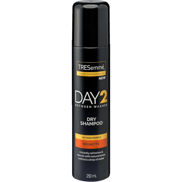 TRESemme Day 2 Dry Shampoo For Brown Hair Ξηρό Σαμπουάν Φρεσκαρίσματος για Μέτρια Έως Σκούρα Καστανά Μαλλιά 250ml TRESemme Day 2 Dry Shampoo For Brown Hair Ξηρό Σαμπουάν Φρεσκαρίσματος για Μέτρια Έως Σκούρα Καστανά Μαλλιά 250ml
