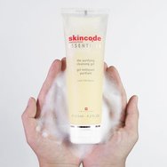 Skincode Purifying Cleansing Gel Гел ефективно отстранява грима и омазняването на кожата 125ml