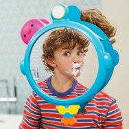 Munchkin See & Squirt Bath Mirror Детско огледало за баня с изгодни повърхности